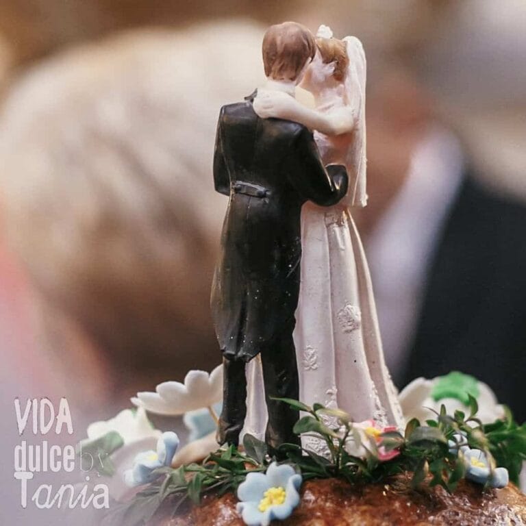 Figuras de boda beso 02