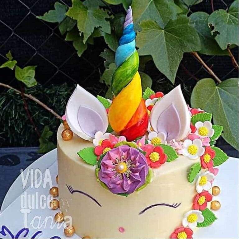 Tarta Unicornio Flores y cuernos Madrid