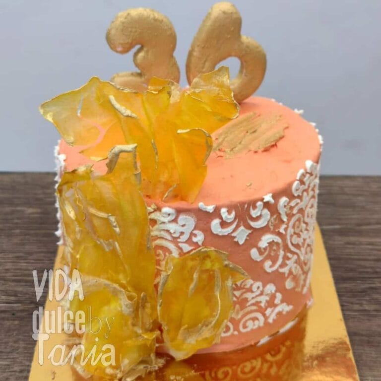 Tarta de cumpleaños con flores Madrid