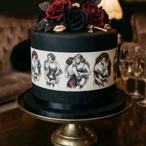 Tarta artesanal temática erótica con acabado en fondant para fiestas y despedidas en Madrid.