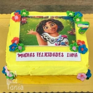 Tarta personalizada - Encanto amarilla Madrid