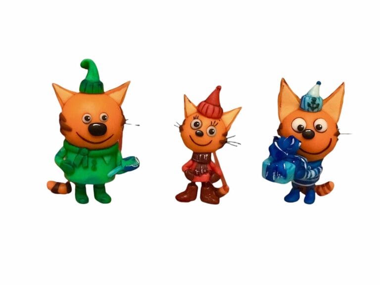 Figurita de azúcar de tres gatitos
